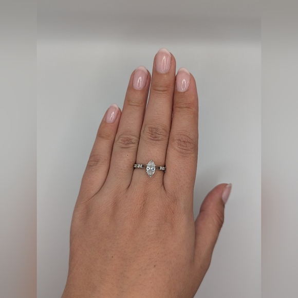 Vintage silver and zirconia marquise ring - Picture 2 of 6